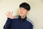 東京・俳優座劇場にて「吉本新喜劇 小籔座長東京公演」を上演する小籔千豊。