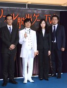 「リアル脱出ゲームTV」の制作発表会見に出席した津田寛治、バカリズム、木南晴夏、デビット伊東（左から）。