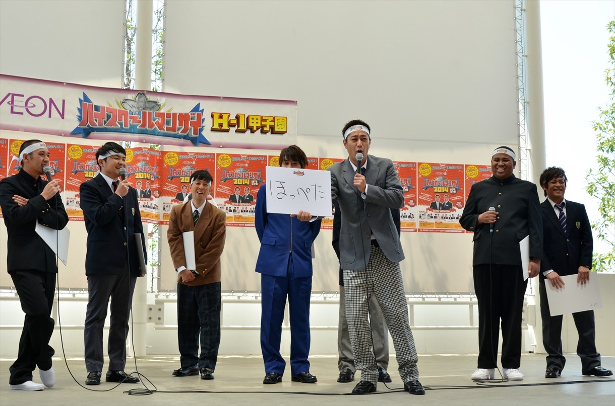 会見の様子。