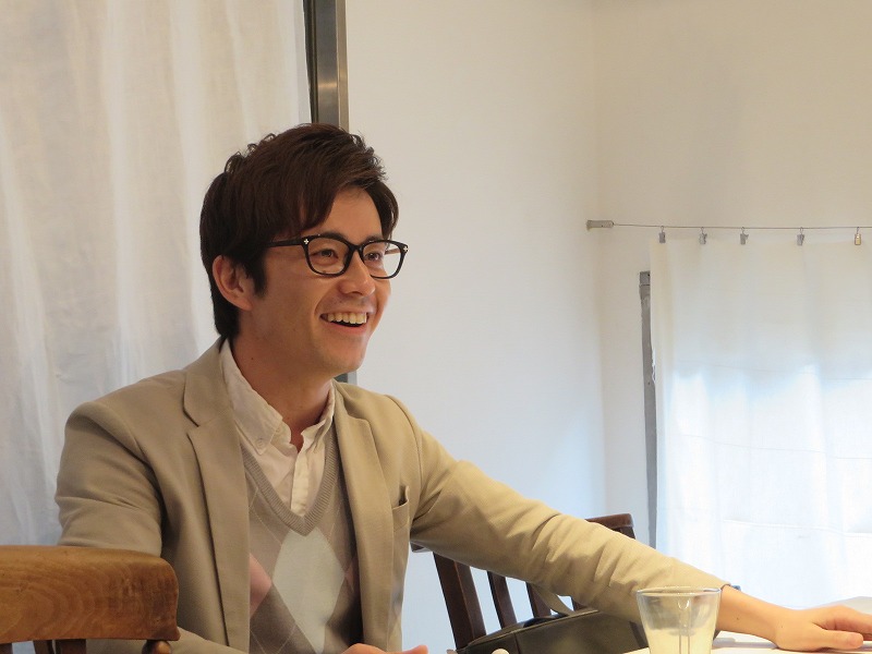 オリラジファンの熱い意見を聞く藤森。