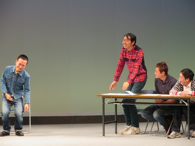 泣きながらゆっくり崩れるという演技アピールをするう大。