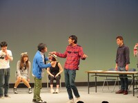 ヒロインと恋に落ちる権利を変なポーズで主張する田中。