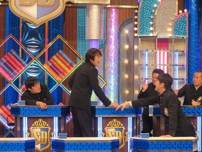 「クイズ!? 正解は出さないで」で、不吉な予感から席決めをめぐって大いに揉める芸人たち。