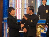 席決めをめぐって、春日の無謀を本気で止める若林。