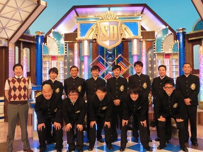 「クイズ!? 正解は出さないで」（日本テレビ）集合写真。収録後のため、乱れた髪型、疲弊を隠せない表情、開き直った目などに注目。