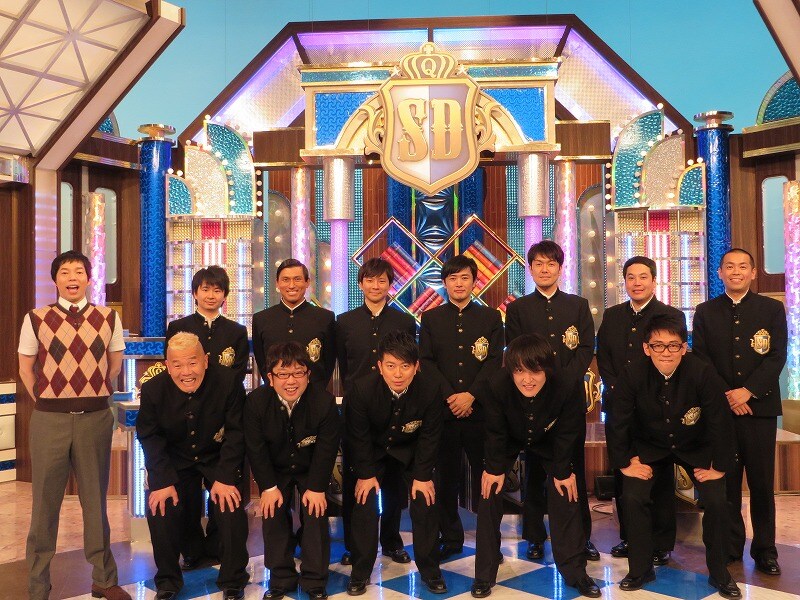 「クイズ!? 正解は出さないで」（日本テレビ）集合写真。収録後のため、乱れた髪型、疲弊を隠せない表情、開き直った目などに注目。