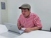 「ONE SKY,ONE ROAD」を体験するドロンズ石本。