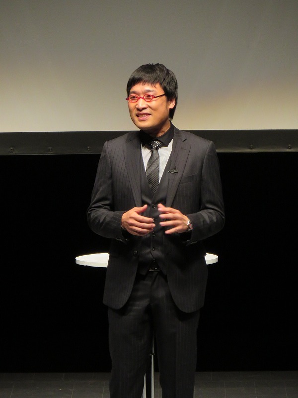 「山里亮太の140 ～副音声的生活から、次なる場所へ～」初回の山里。