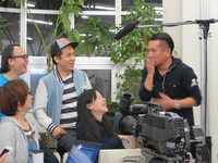 ドッキリをバラしたことを後輩たちに怒られ、謝りにくるFUJIWARA藤本。