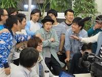 阿部の引退を知らないフリするひょうきんな村上。