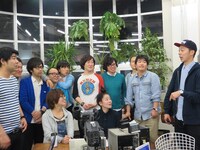 阿部にキスをしたことがあるかどうかしつこく聞かれる金田。