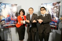 （左から）ミシェル夫人に扮する赤プル、オバマ大統領に扮するデンジャラス・ノッチ、ガードマンに扮するデンジャラス安田。