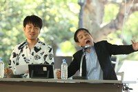 「土田晃之 日曜のへそ」公開生放送にゲスト出演した萩本欽一（右）。