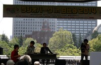 「生涯現役スゴイひとグランプリ」のコーナーには72歳の女ピン芸人・バネッサ（右端）も登場。