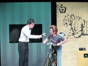 なかなか自転車から降りないディラン。