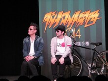 「のど自慢」で横浜銀蠅を歌い終わった出場者のようと言われたヤナギブソンと久馬。