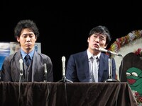 固い空気のためかひとりが話すときは大泉が神妙に。