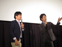 最初に質問した人もエキストラだったことを大泉にツッコまれるひとり。