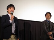 普段あまりしゃべらないひとりの意気揚々としたトークを見つめる大泉。