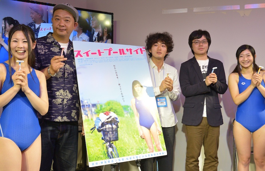 映画「スイートプールサイド」のトークイベントに出演したTKO木下（左から2人目）ら。(c)2014松竹株式会社