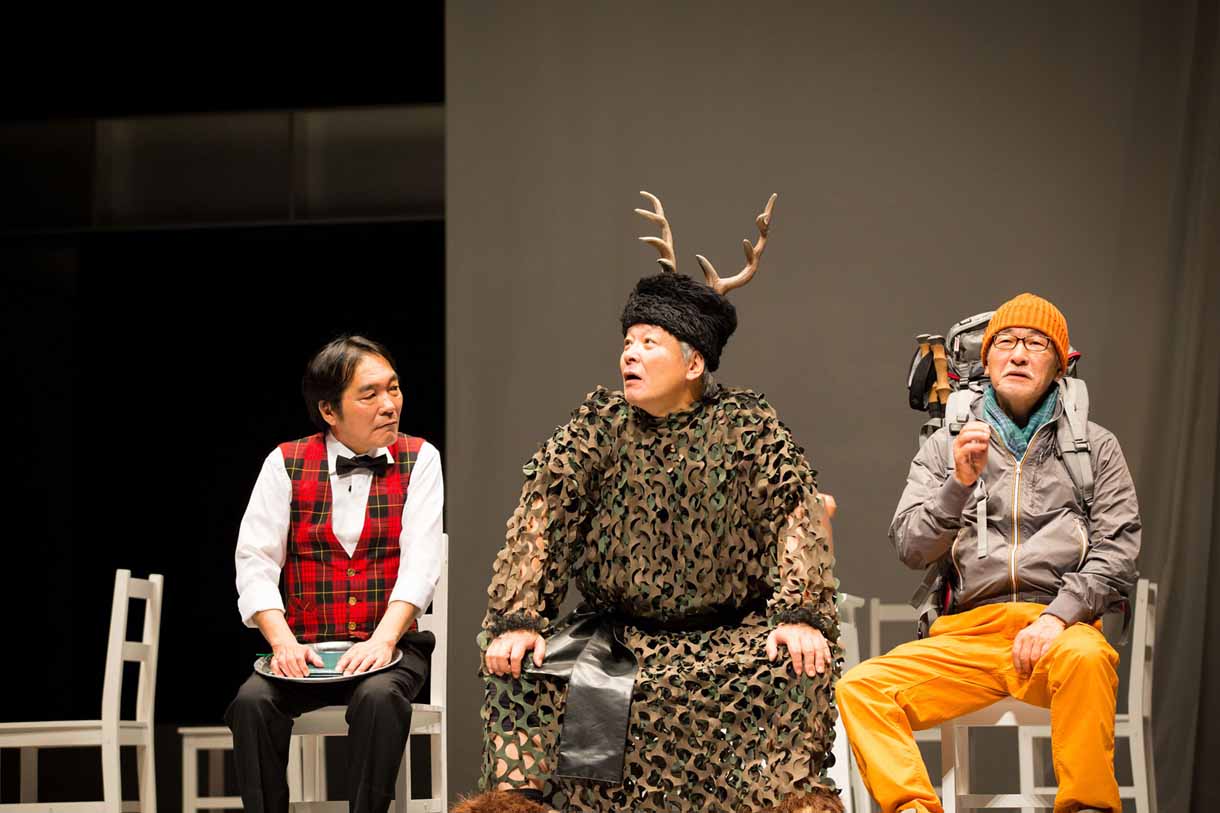 DVD「シティボーイズミックスPRESENTS 西瓜割の棒、あなたたちの春に、桜の下ではじめる準備を」の一場面。