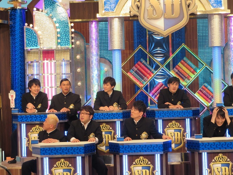 「クイズ!? 正解は出さないで」でルールを知らされた瞬間の出演者たち。