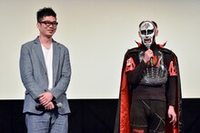 （左から）水野敬也、鉄拳。