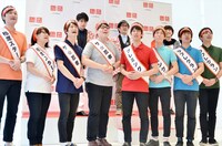 声出しの練習をする（手前左から）相席スタート、ザ☆忍者、フレミング、ラフレクラン。