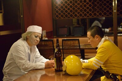 ヒーロードラマ「乾杯戦士 アフターV」第5話 (c)「乾杯戦士 アフターV」製作委員会