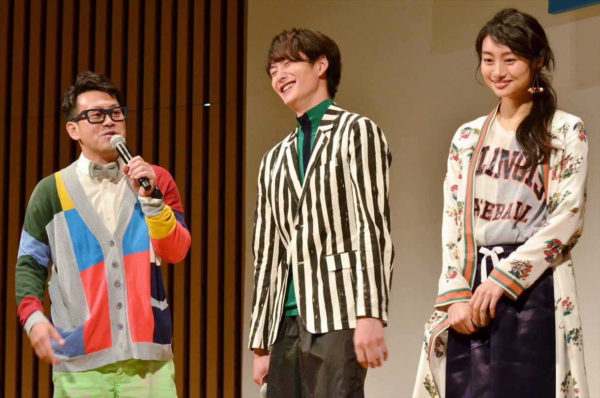 （左から）宮川大輔、岡田将生、忽那汐里。