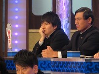 表情が固くなり始める春日。