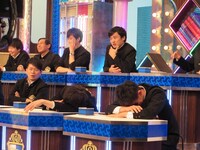 全面降伏の芸人たち。