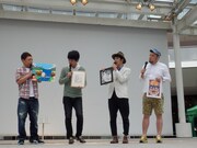 トークショーの一場面。