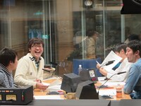 大和の借金トークを楽しそうに聞く森田。