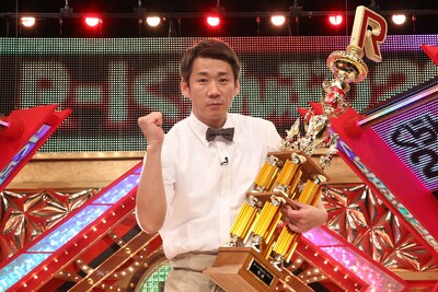 「東洋水産 R-1ぐらんぷり2014」で優勝したやまもとまさみ。(c)関西テレビ