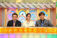 「クイズプレゼンバラエティーQさま!!」MCのさまぁ～ずと優香（中央）。(c)テレビ朝日