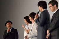 舞台挨拶の様子。