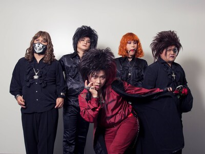 ダークネスことマキタスポーツ率いるビジュアル系バンド・Fly or Die。