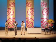 就任式前、へそ丸くんと蛍原の髪型が一緒であることが判明。