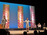 蛍原が会場に行っている間に撮られようとする藤本。