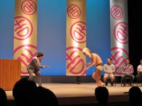 「るーるるるる」と動物を呼ぶ蛍原。