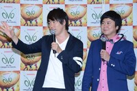 「ダイハツ オーヴォ」のスペシャルサポーターを務めるウーマンラッシュアワー。