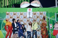 「ダイハツ オーヴォ」の来場者30万人突破記念セレモニーの様子。