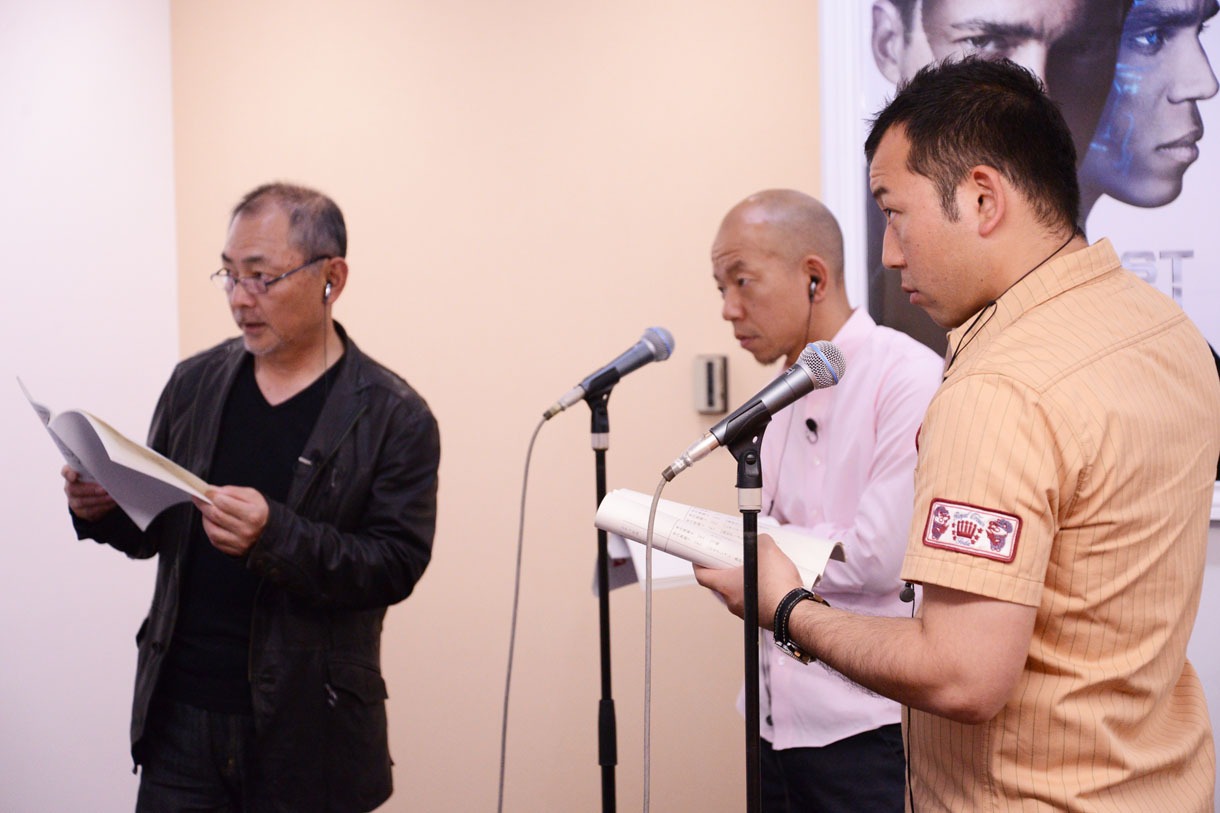 日本語吹き替え収録の様子。