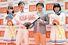 NON STYLE（中央）と、宝くじ幸運の女神。