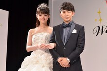 「with Wedding Camp 2014」に出演したピース綾部（右）と、佐々木希（左）。