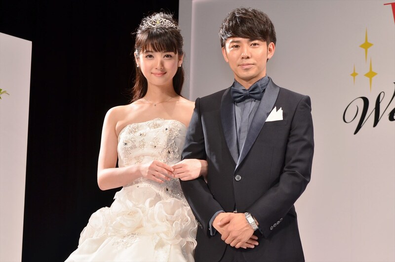 「with Wedding Camp 2014」に出演したピース綾部（右）と、佐々木希（左）。