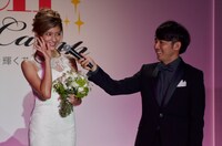 （左から）ローラ、ピース綾部。