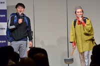 （左から）STVの岸ディレクター、上杉周大。