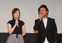 （左から）シム・ウンギョン、マキタスポーツ。